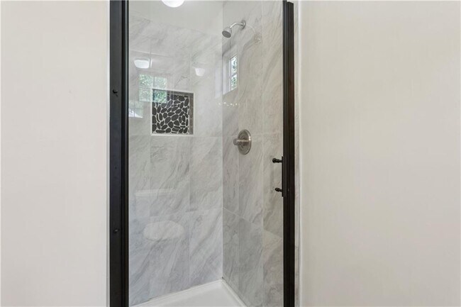 Building Photo - 283 Hiawassee Dr