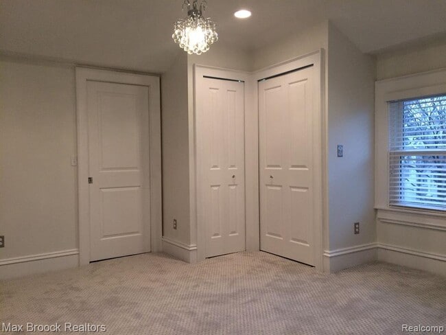 Building Photo - 115 E Lincoln St