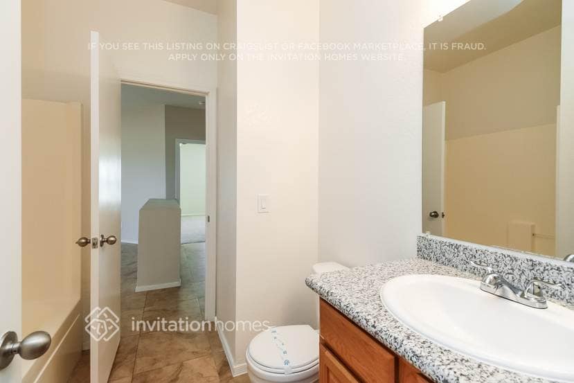 Building Photo - 2757 W San Carlos Ln