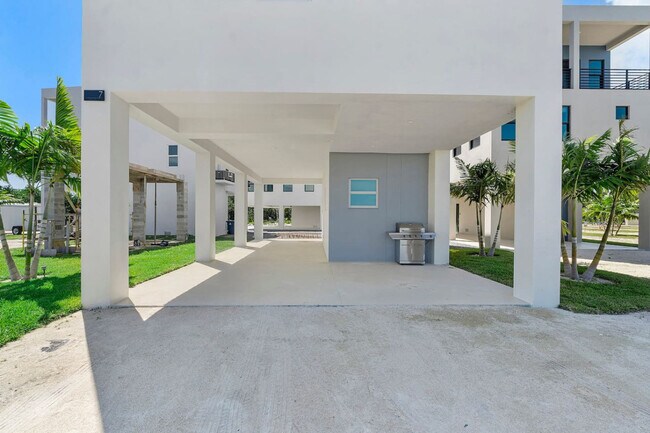 Building Photo - 99 Seaside Ave