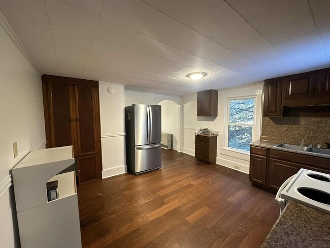 Building Photo - 20200 Fairgrounds Rd