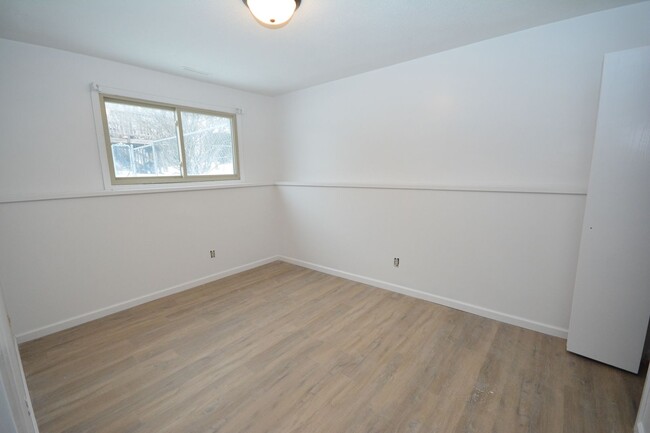 Building Photo - Beautiful Updated 2 Bedroom Available For ...