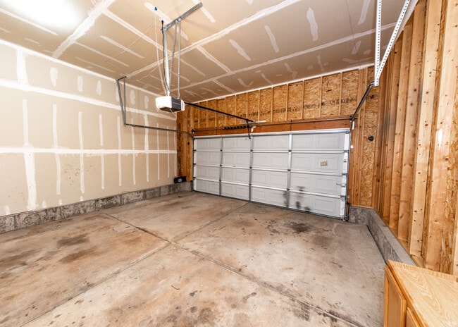 Building Photo - 5607 University Village View