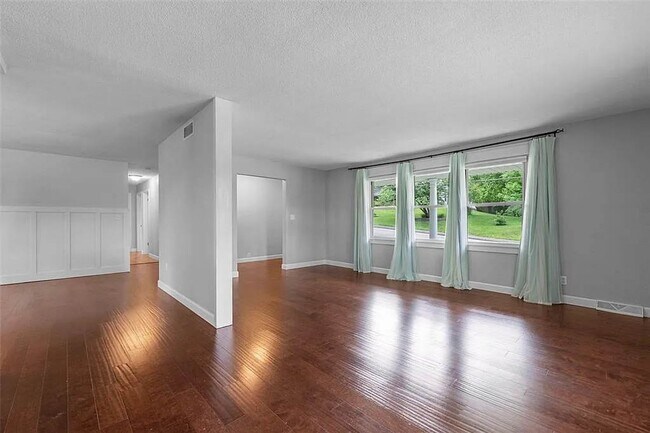 Building Photo - Updated Home In Cape Girardeau
