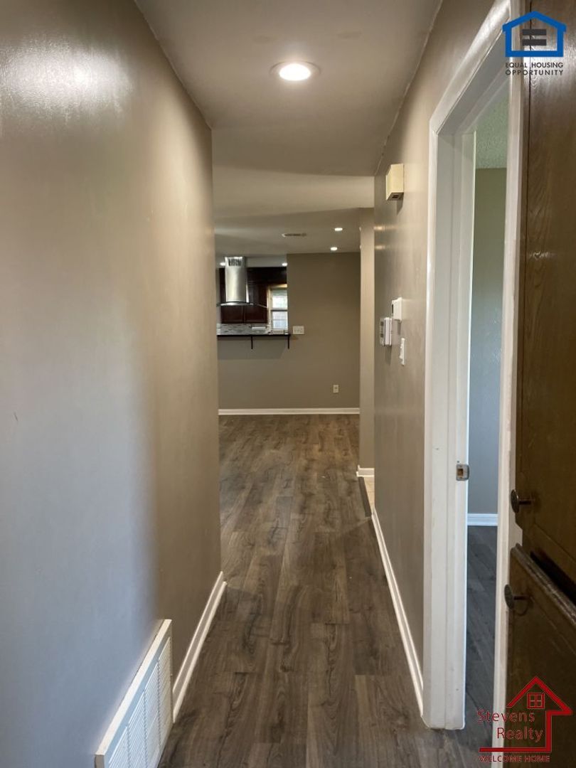 Building Photo - 4708 SE Sunnymeade