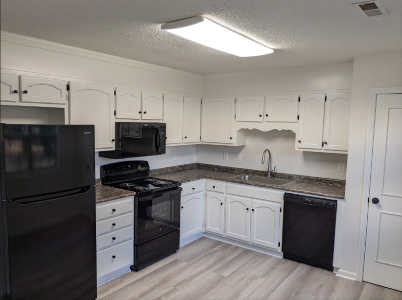 Building Photo - 588 Clutts Rd