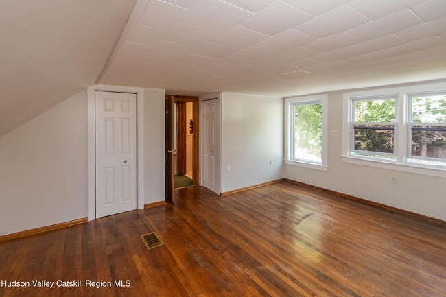 Building Photo - 297 Clifton Ave