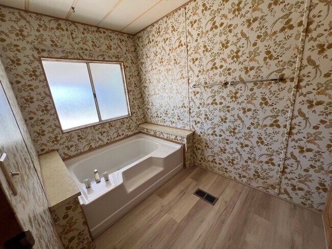 Building Photo - 2 Bedroom Manufactured Home in Bullhead City