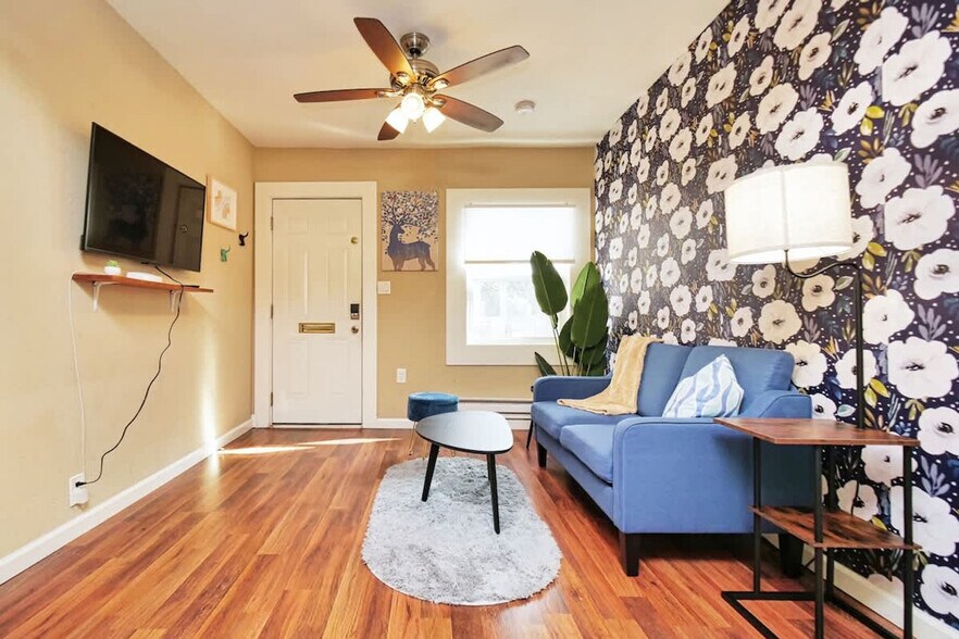 Primary Photo - 2314 Bonar St