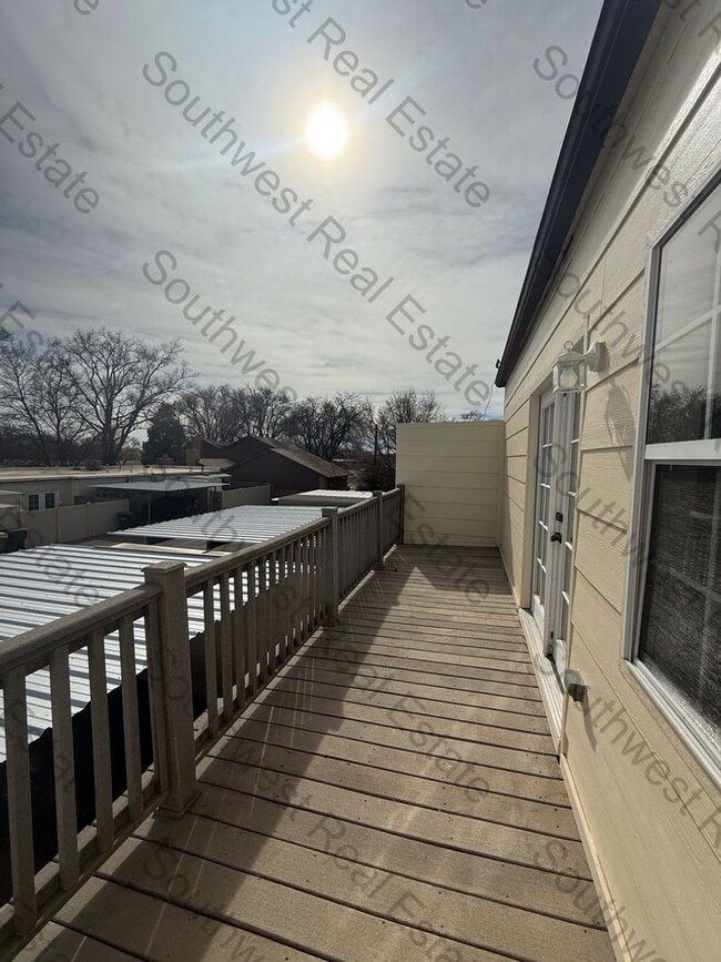 Building Photo - Spacious 2-bedroom 2 baths on the golf course!