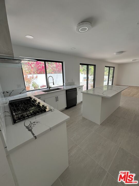 Building Photo - 9781 Blantyre Dr