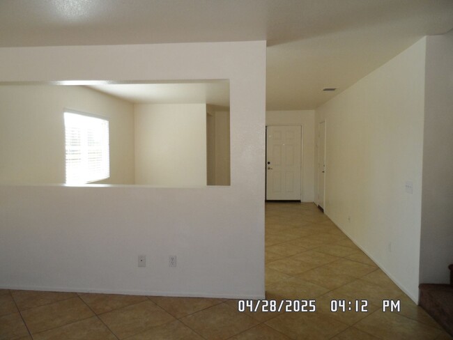 Building Photo - 3 Bedrooms, 2 1/2 Bathrooms, 2 Story, Loft...