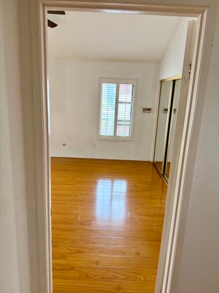 bedroom 2 - 6031 Lindley Ave