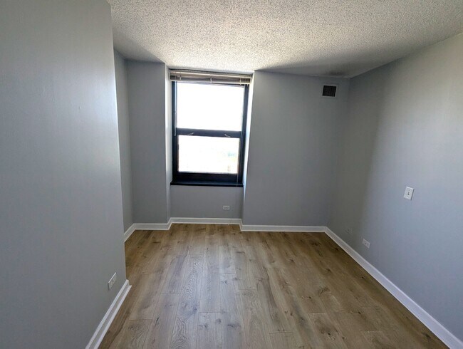 Building Photo - 3660 N Lake Shore Dr