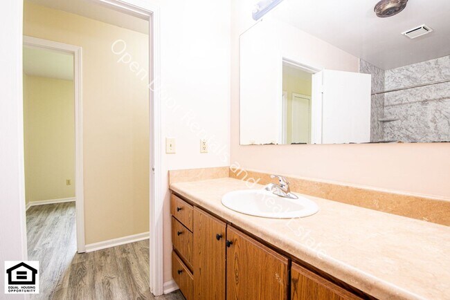 Building Photo - New Home in Kendallville now ready for rent!!