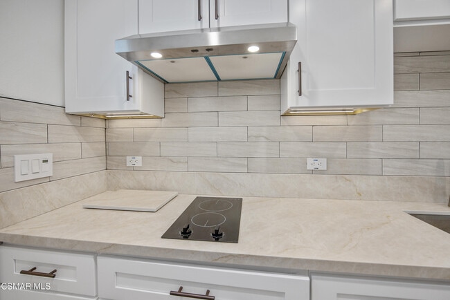 Building Photo - 5540 Lake Lindero Dr