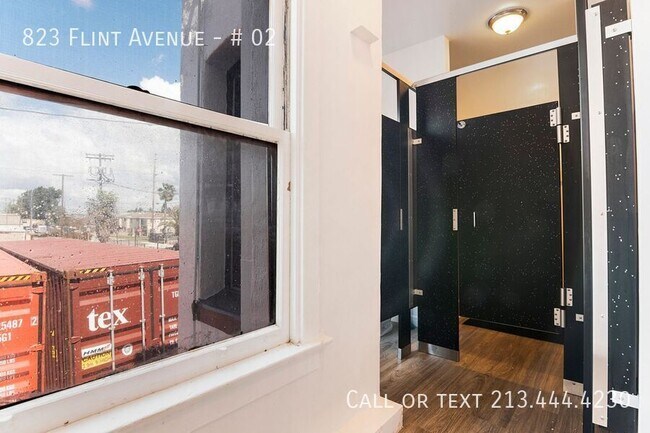 Building Photo - 823 N Flint Ave
