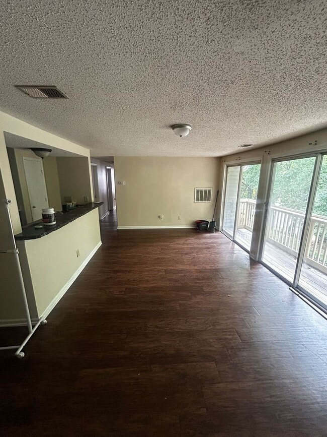 Building Photo - Freshly Renovated 3BR Condo Steps from UNC...
