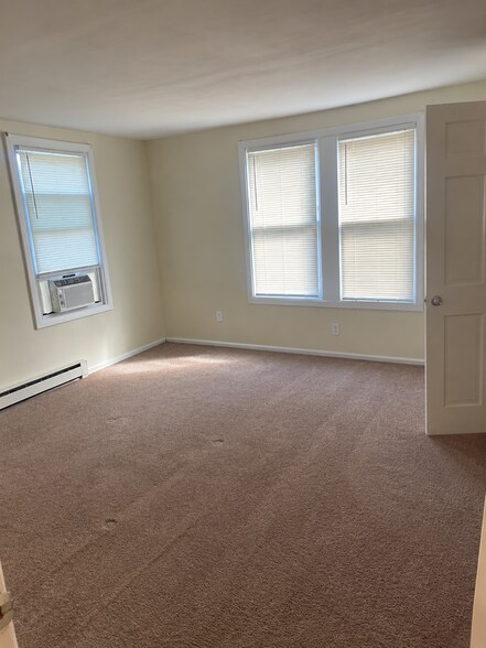 Bedroom 1 - 60 Lincoln St