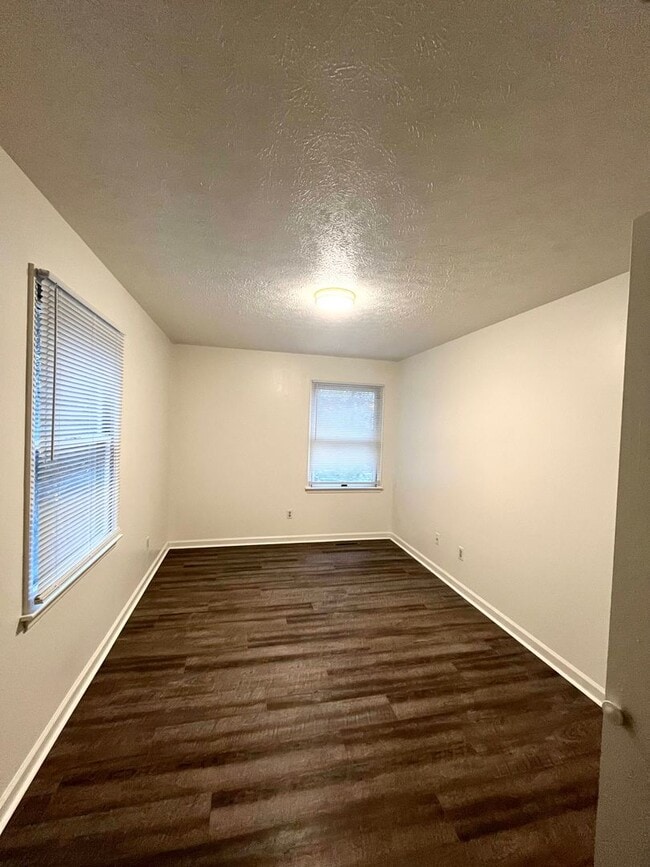 Building Photo - Renovated Home Near Virginia Tech