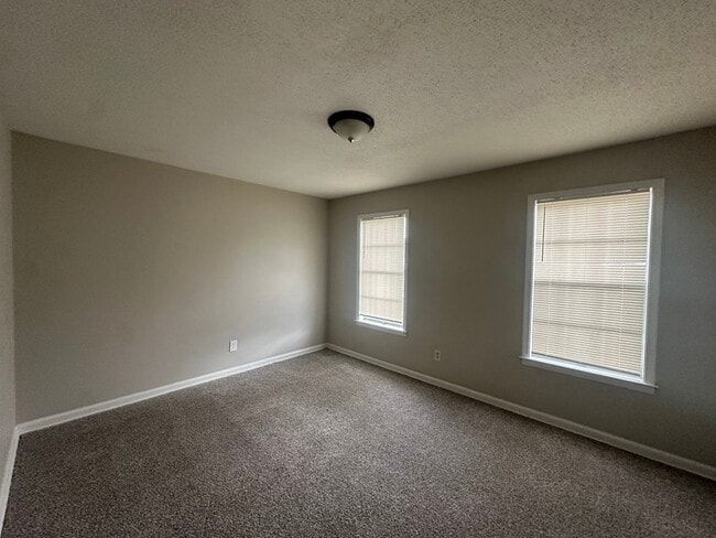 Building Photo - 2777 Chiswood St