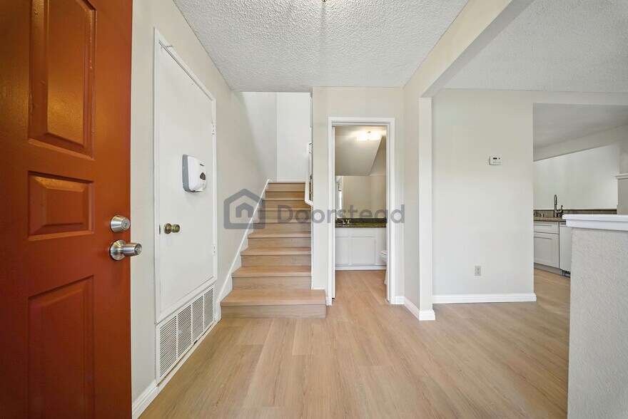 Building Photo - 21 Crown Cir