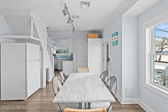 Building Photo - 106 Makin Ave