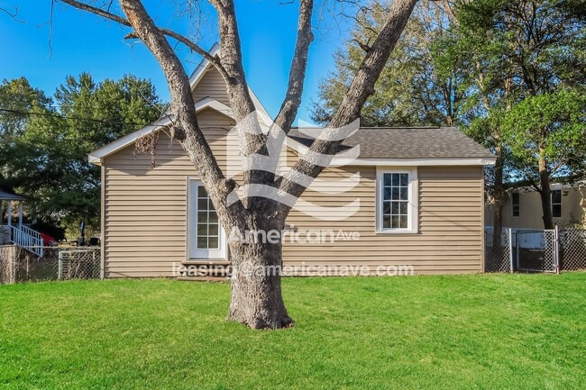 Building Photo - 130 Pelzer St