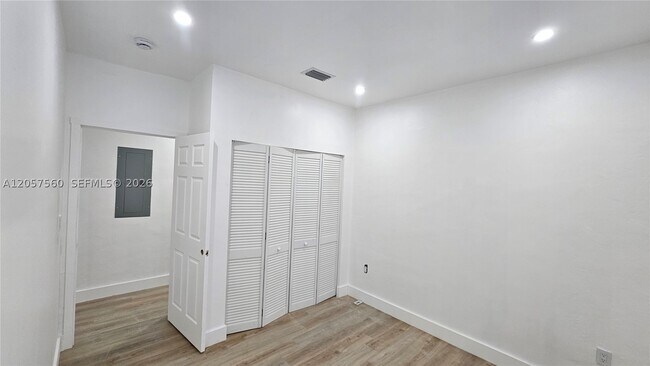 Building Photo - 3110 SW 21st St