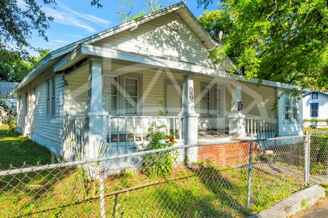 Primary Photo - 2056 Moncrief Rd