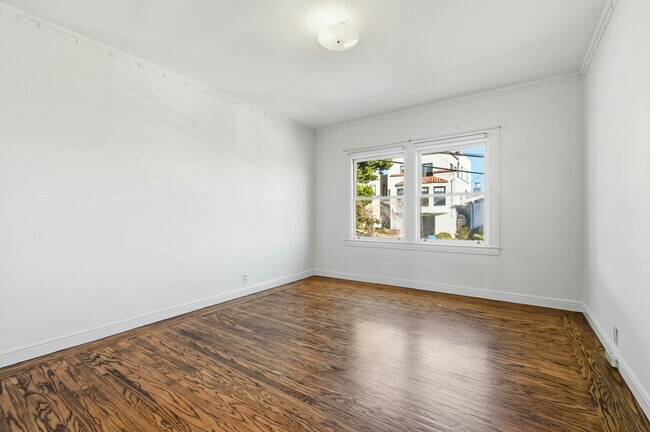 Building Photo - 685 47th Ave