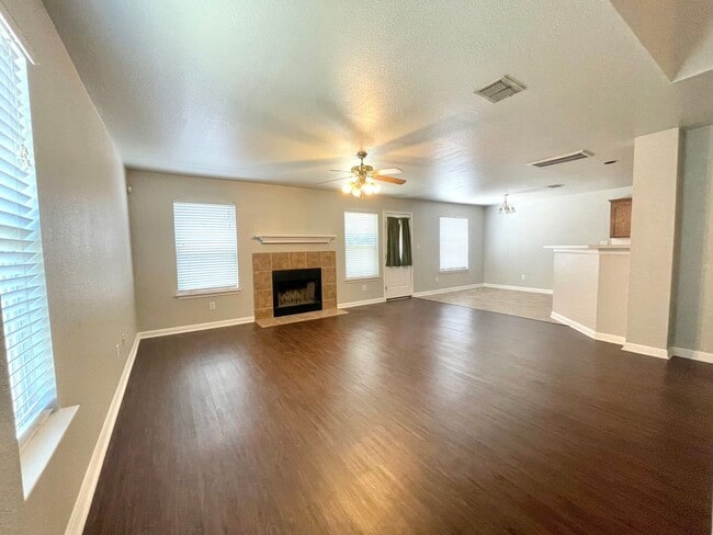 Building Photo - 10814 Gallop Falls