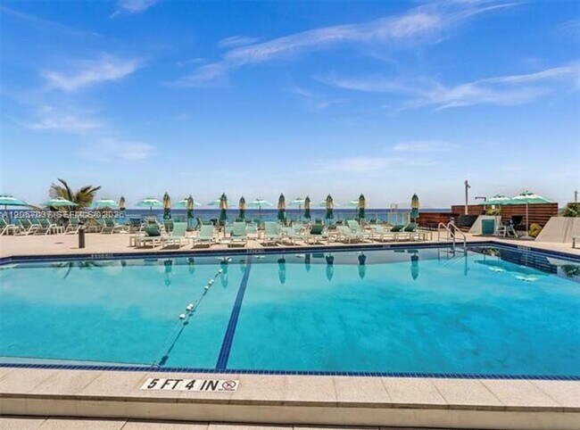 Building Photo - 3140 S Ocean Dr