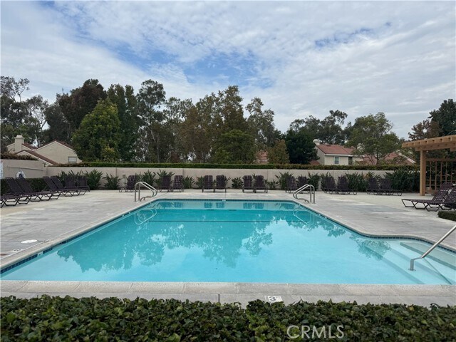 Building Photo - 6 Columbia