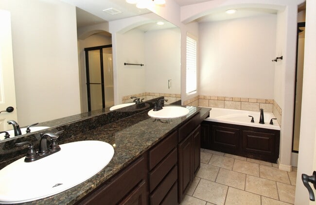 Building Photo - 3038 W Verona Ln