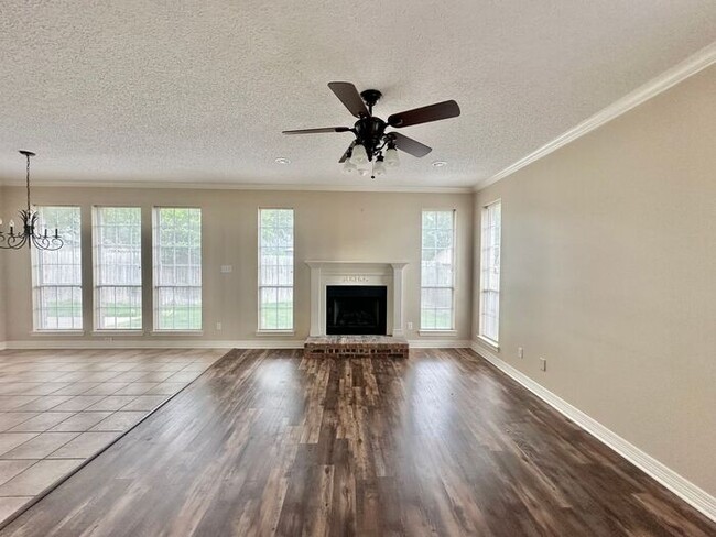 Building Photo - Stunning 3-Bedroom Home in Prime South Tyl...