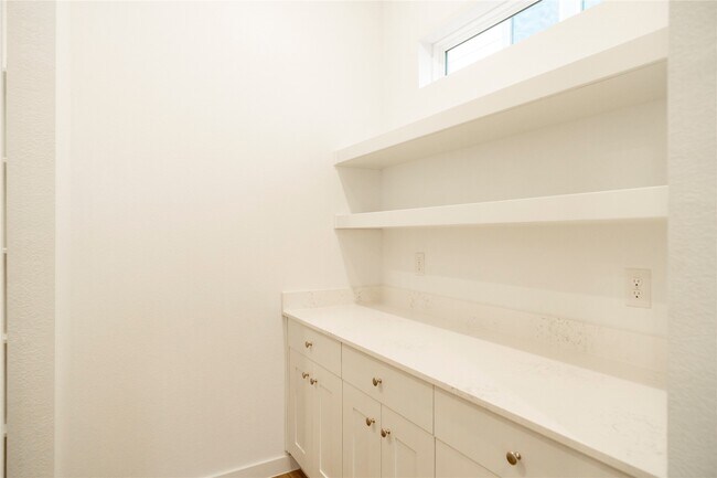 Building Photo - 31026 Sun Vly Dr