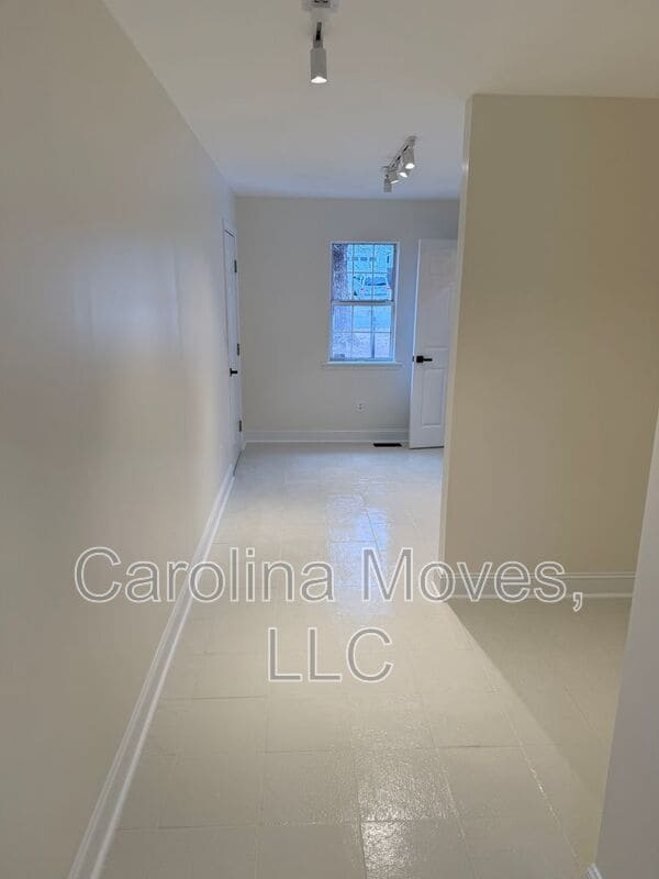 Building Photo - 506 Dunwoody Dr