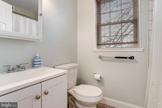 Building Photo - 2803 S Columbus St