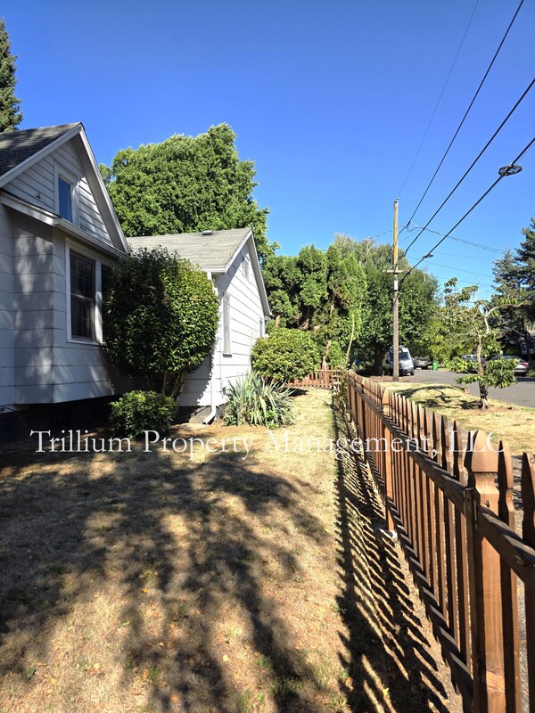Building Photo - 7106 NE 15th Ave