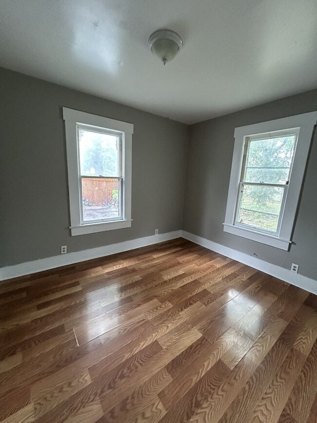 Building Photo - Completely Remodeled 3 BR / 1 BA Single Family Home w/Huge Back Yard