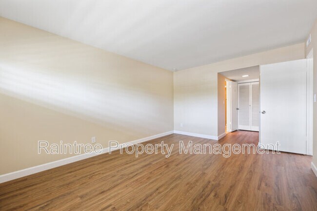 Building Photo - 620 W Solana Cir