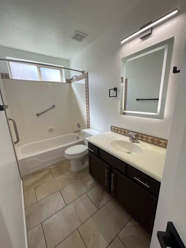 Building Photo - Convenient gated community