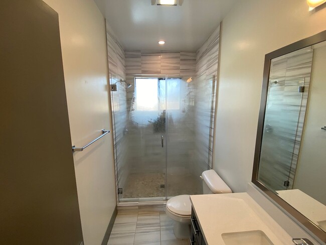 Building Photo - NEWER  SMART HOUSE 4BD*4BA*TOWNHOME*HWFLS*...