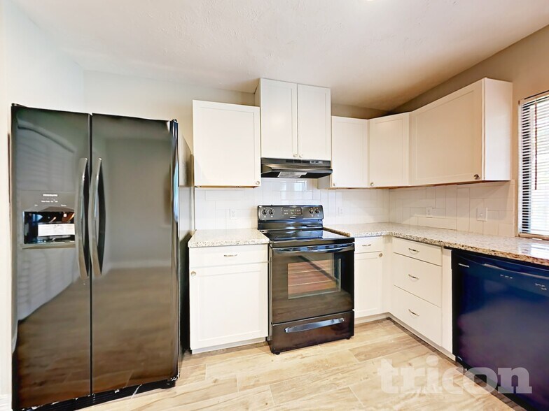 Building Photo - 6127 Larchbrook Dr