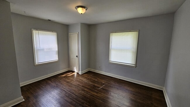 Building Photo - 900 Leigh Ave