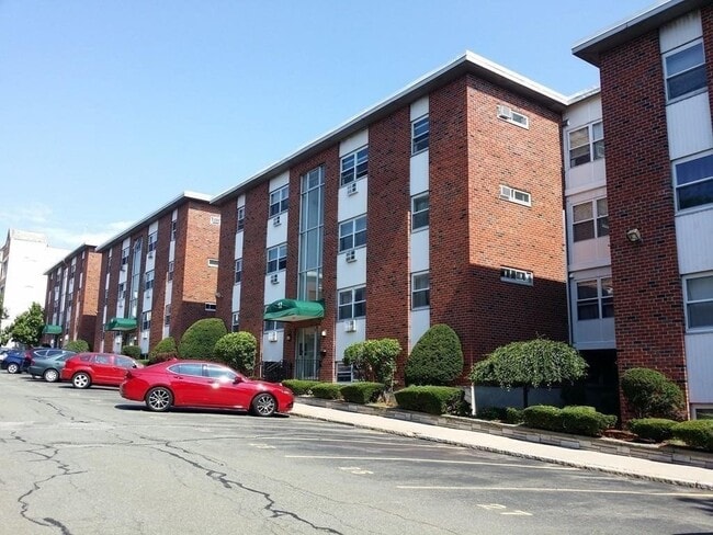 Building Photo - 12 Commonwealth Ct