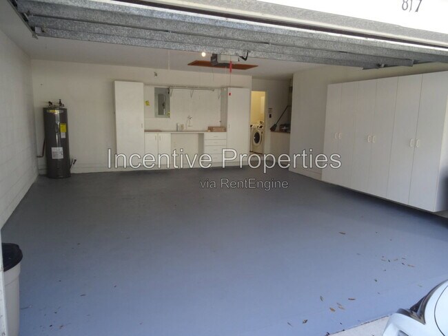 Building Photo - 817 Lakeworth Cir