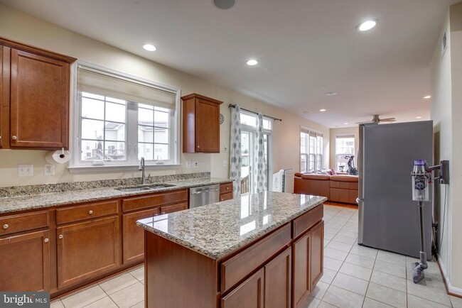 Building Photo - 7536 San Diego Ct