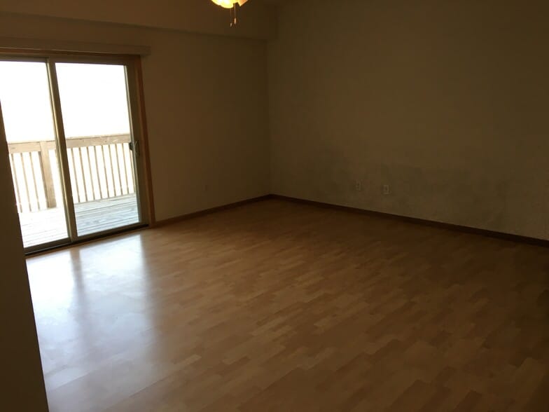 1072 sqft - 120 Oakridge Ave
